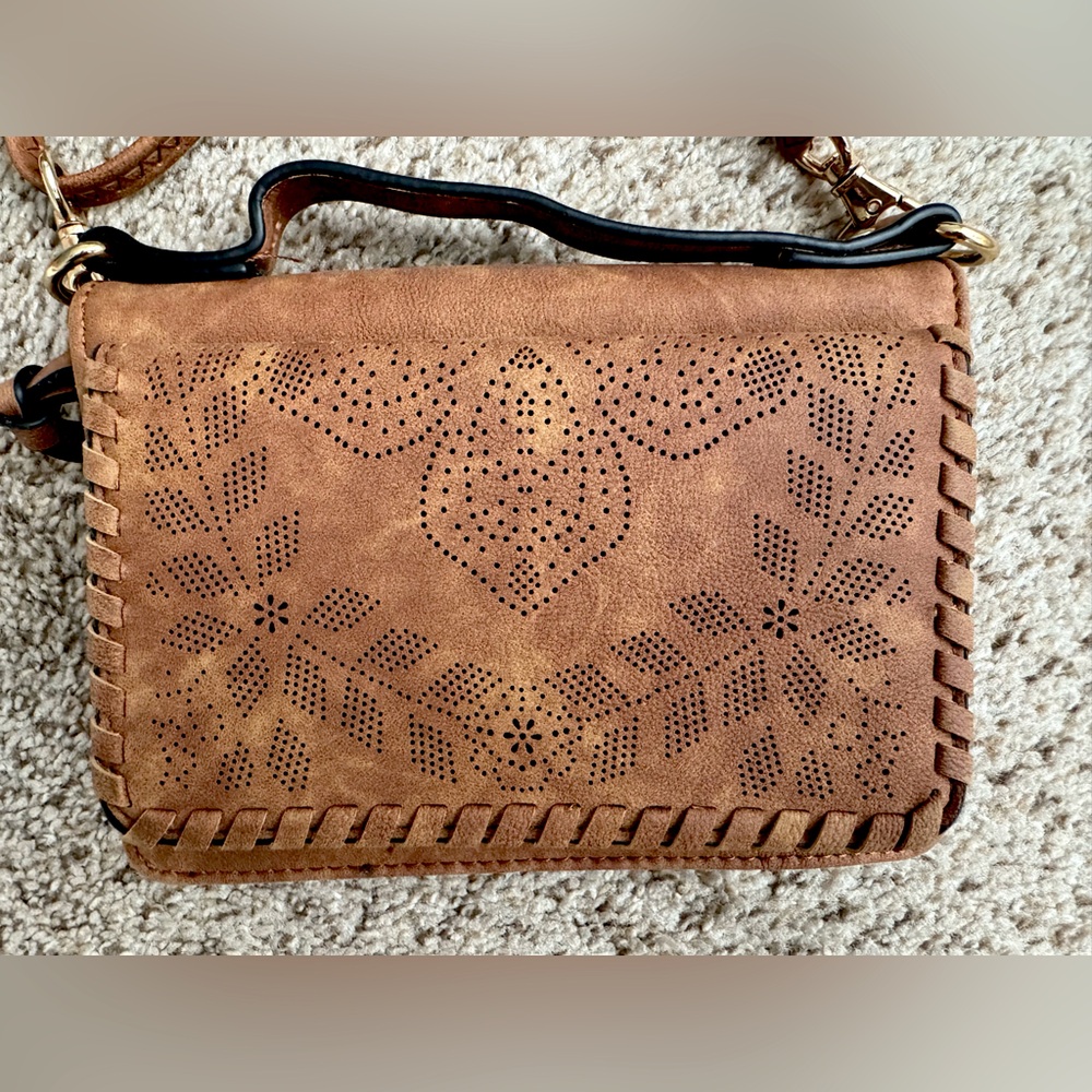 Francesca’s - Tan Crossbody Wallet with detachable strap